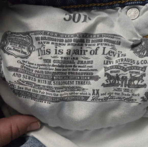 Levi's Distressed Women's Jean Shorts Size 32 - Picture 3 of 6
